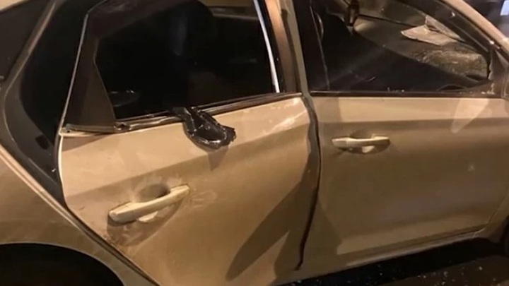 Разбойники на МКАД напали на машину с кувалдами