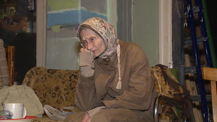 Выкинул раздетую: пожилую москвичку лишили единственного жилья