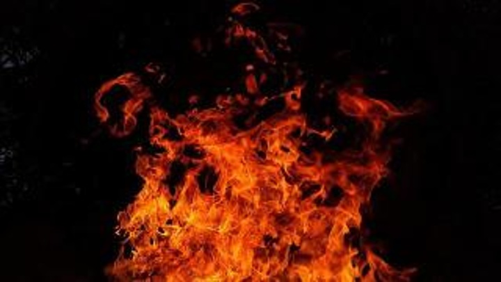 Семилетний мальчик погиб при пожаре в деревянном доме в Калужской области