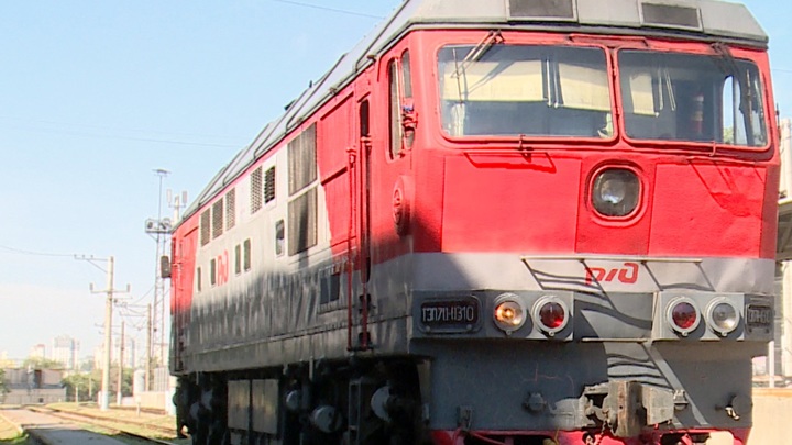 В Волгоградской области пассажирский поезд столкнулся с легковушкой