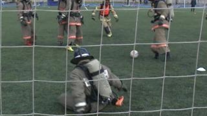 В Удмуртии спасатели впервые сыграли в пожарный футбол