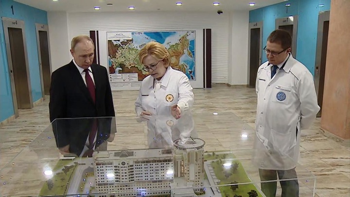 Путину показали новые медицинские технологии в Центре мозга