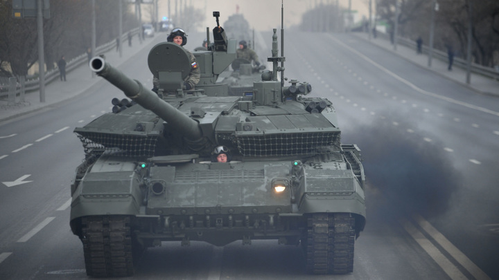 Новейшие танки поставляют в зону СВО прямо с конвейера