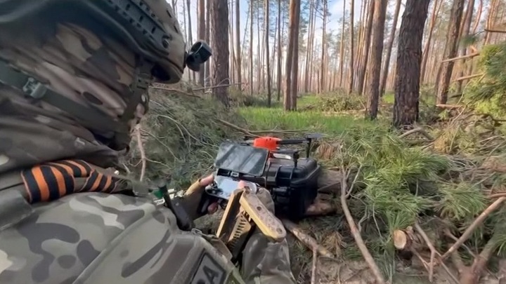 Десантники и добровольцы наравне сражаются с укрорейхом