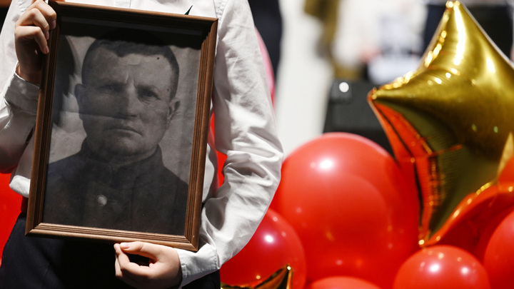 В столице Венесуэлы прошло массовое шествие "Бессмертного полка"